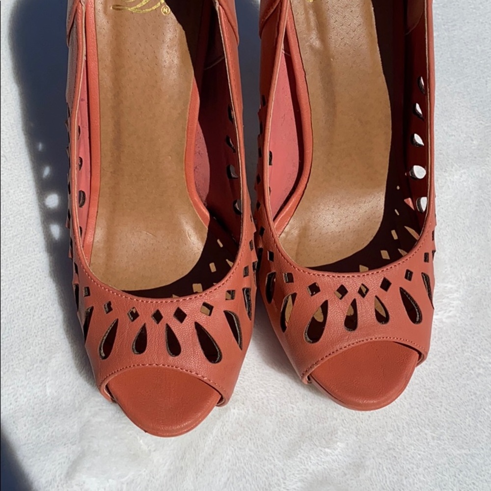 Fun Summer Heel! - Picture 5 of 6